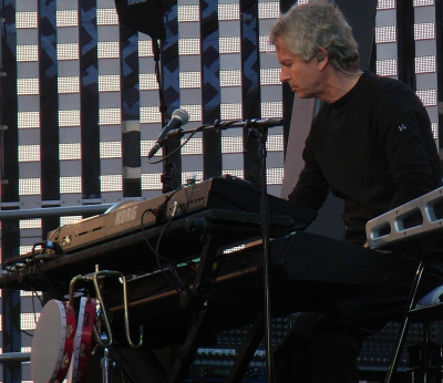 Tony Banks, claviériste du groupe Genesis à Old Trafford en 2007